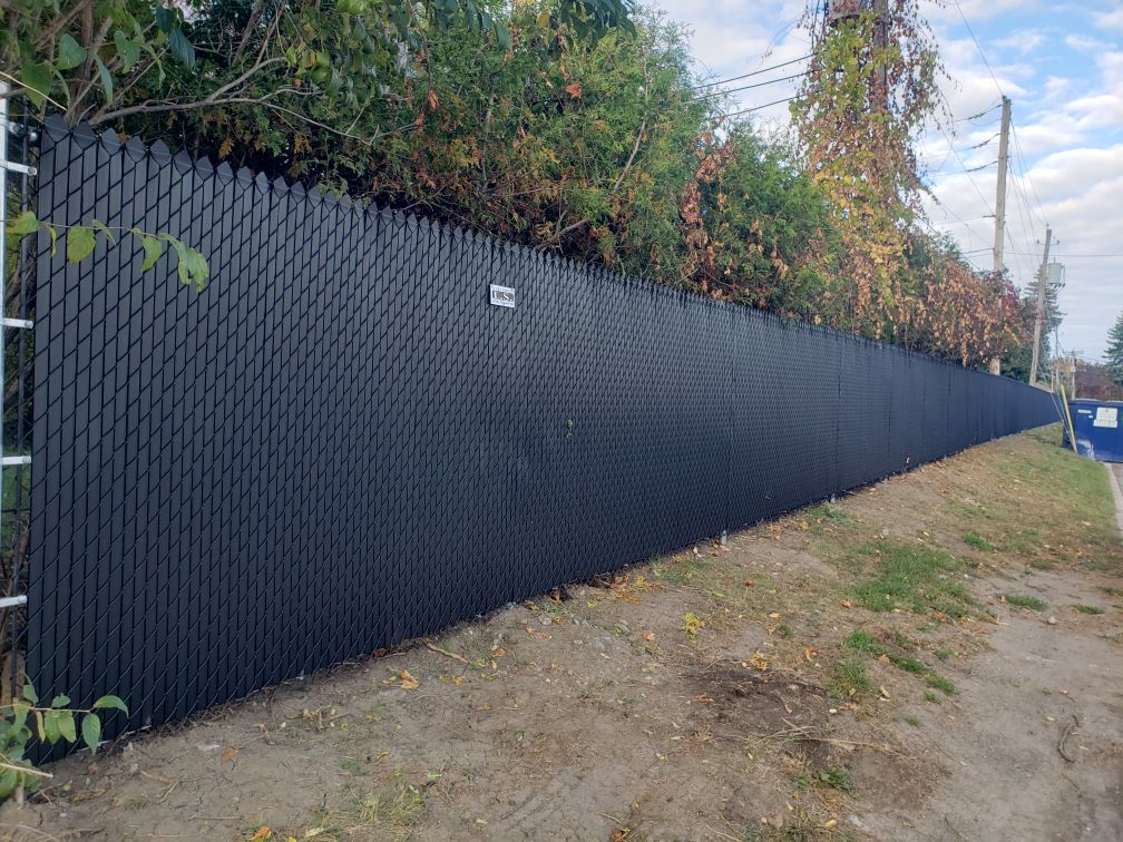 2025-chain-link-res-slats-1